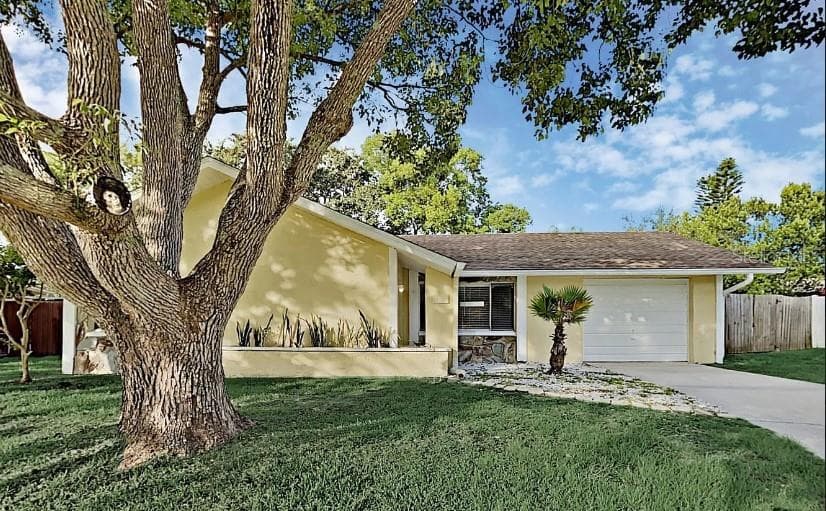 5740 BACARDI COURT HOLIDAY, FL 34690