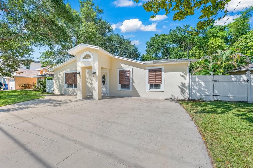 6713 S DAUPHIN AVENUE TAMPA, FL 33611