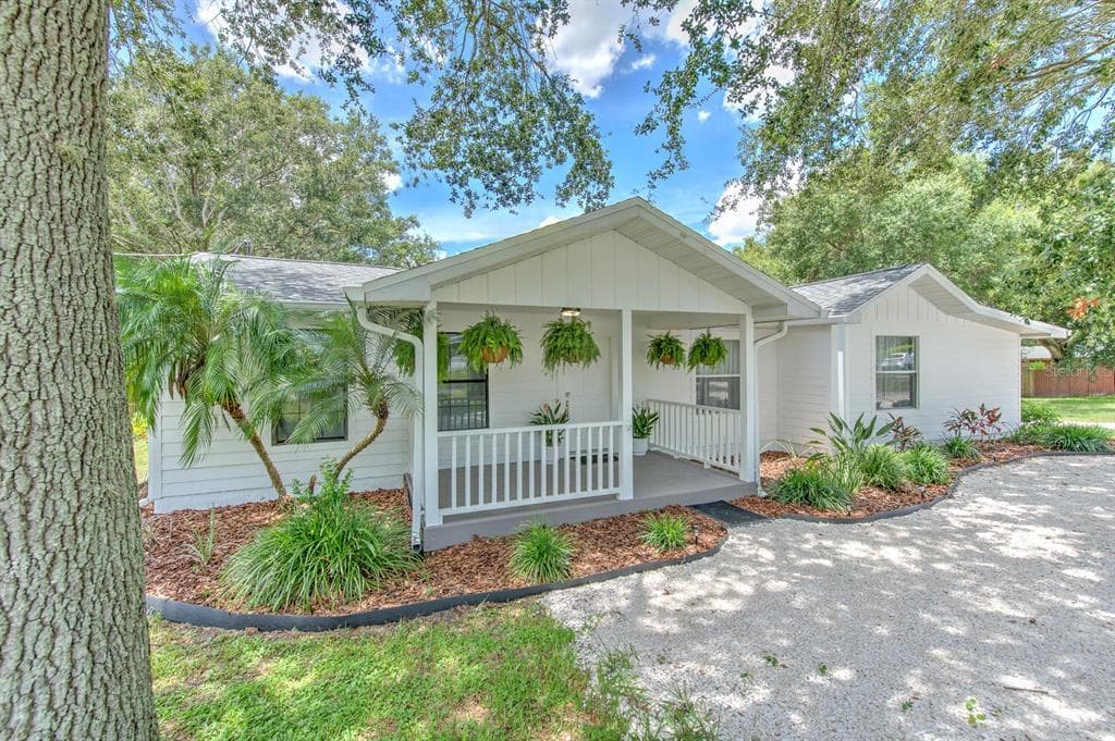 216 OLD MULRENNAN ROAD VALRICO, FL 33594