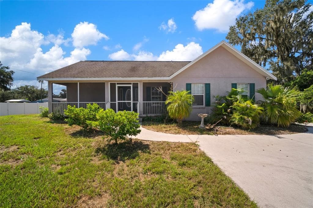 147 OLD WELCOME ROAD LITHIA, FL 33547