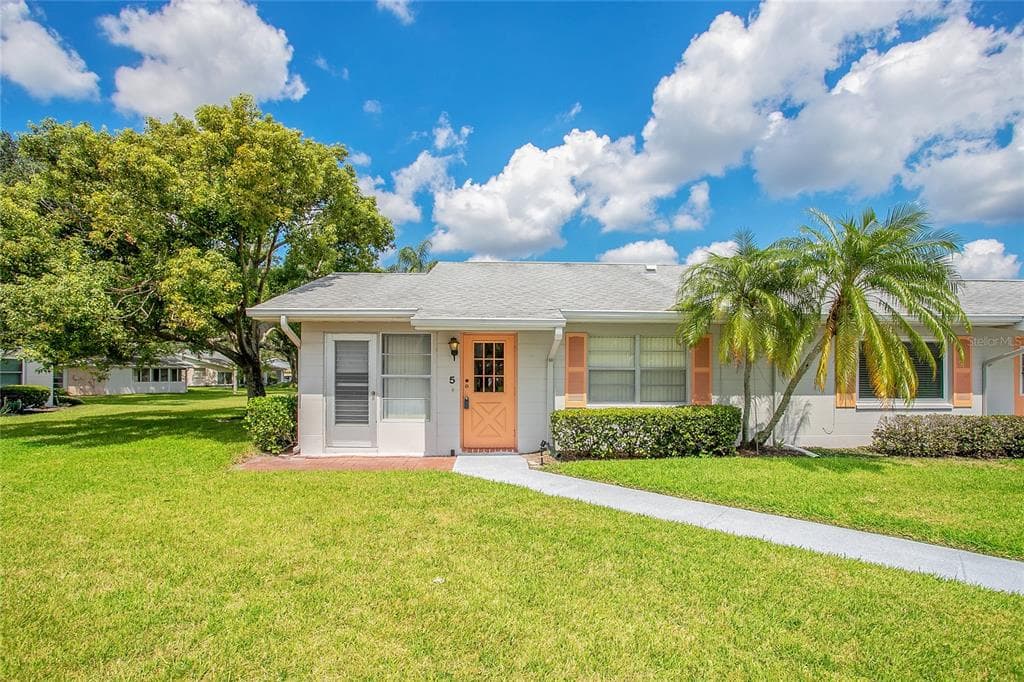 401 DE GRASSE PLACE UNIT 5 SUN CITY CENTER, FL 33573