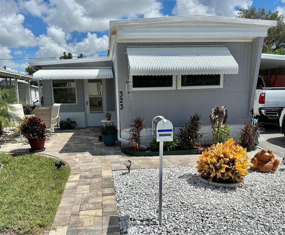 6580 SEMINOLE BOULEVARD UNIT 323 SEMINOLE, FL 33772
