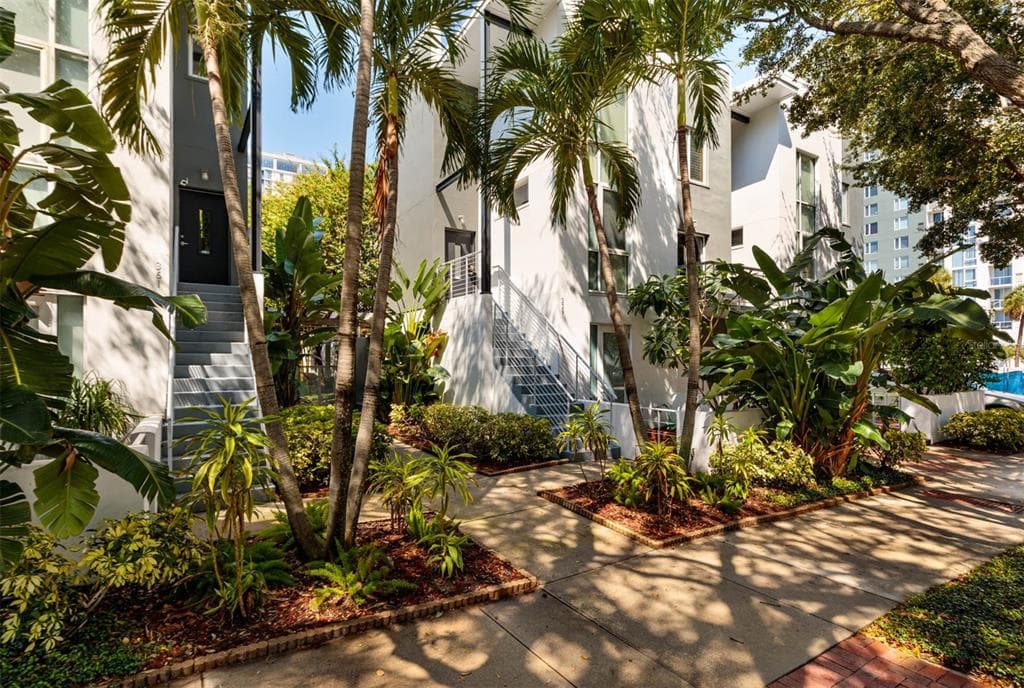 329 4TH AVENUE S ST PETERSBURG, FL 33701