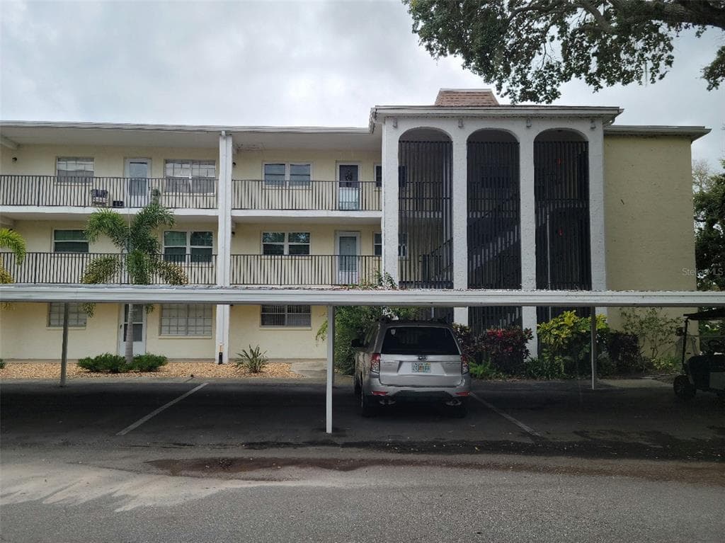 821 DELEON COURT UNIT 108 DUNEDIN, FL 34698