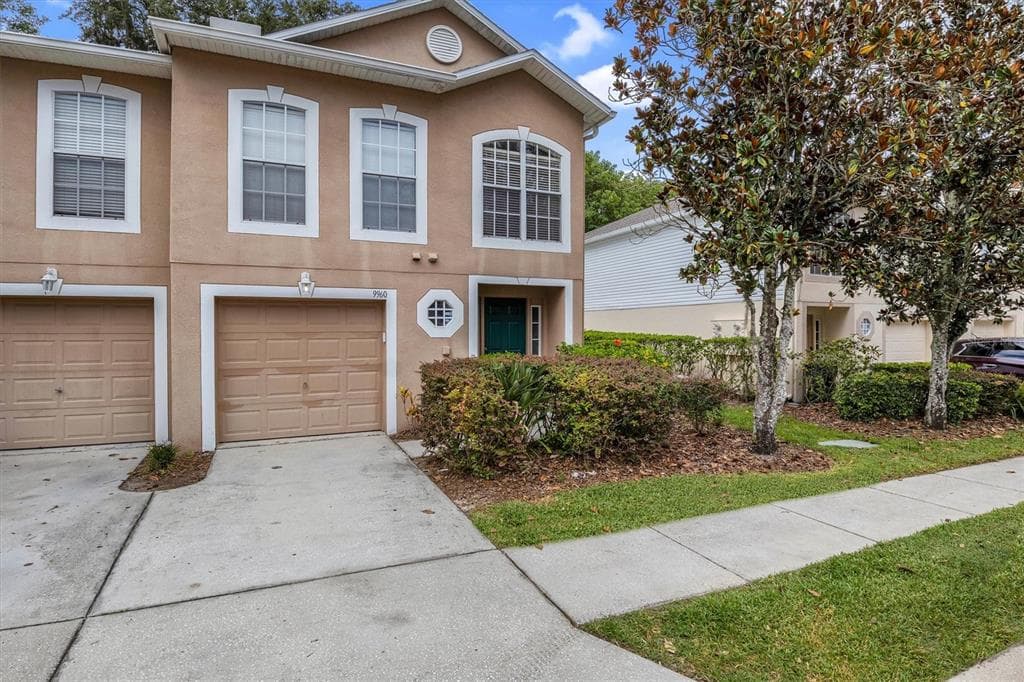 9960 ASHBURN LAKE DRIVE TAMPA, FL 33610