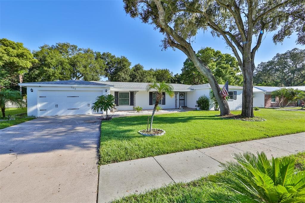 708 VILLAGE PLACE BRANDON, FL 33511
