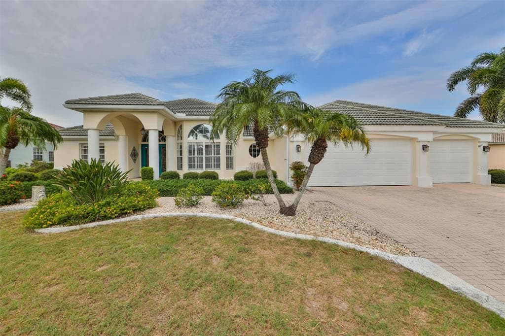 1126 SIGNATURE DRIVE SUN CITY CENTER, FL 33573
