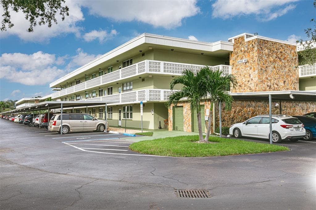 4885 1ST STREET NE UNIT 210 ST PETERSBURG, FL 33703