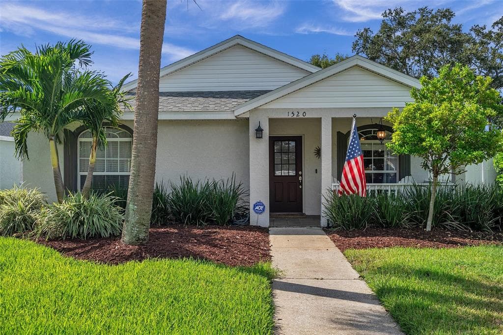 1520 28TH AVENUE N ST PETERSBURG, FL 33704