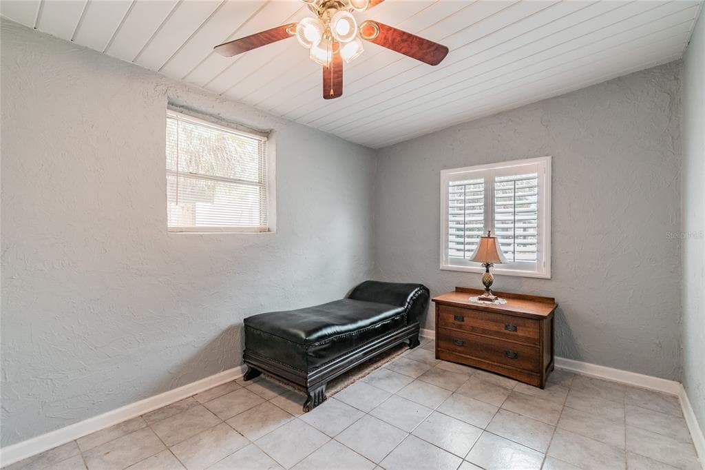 3611 W ANDERSON AVENUE TAMPA, FL 33611