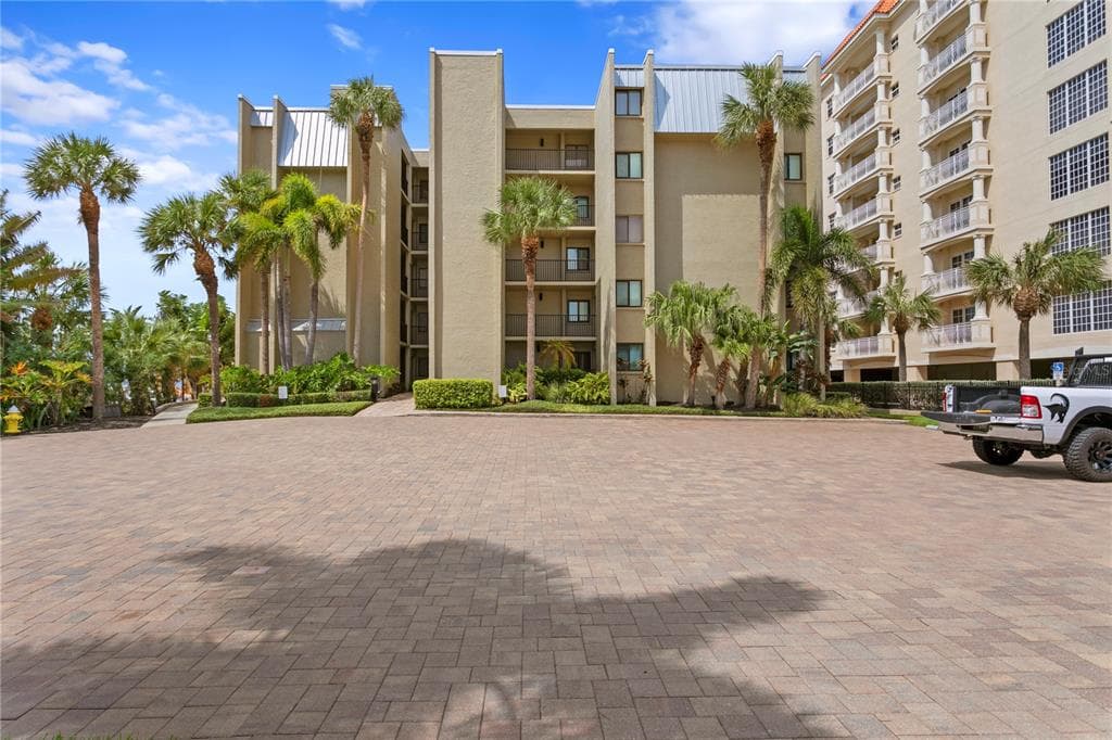 17710 GULF BOULEVARD UNIT 101 REDINGTON SHORES, FL 33708