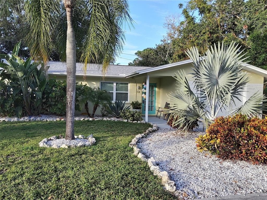 510 KENTUCKY AVENUE CRYSTAL BEACH, FL 34681