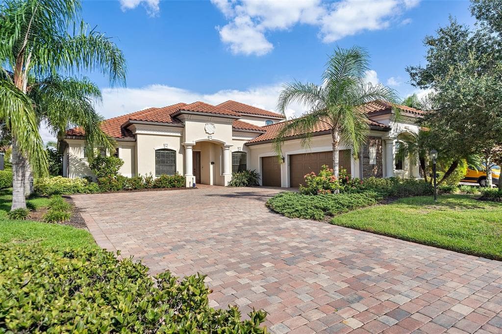 5609 CLOVERLEAF RUN BRADENTON, FL 34211