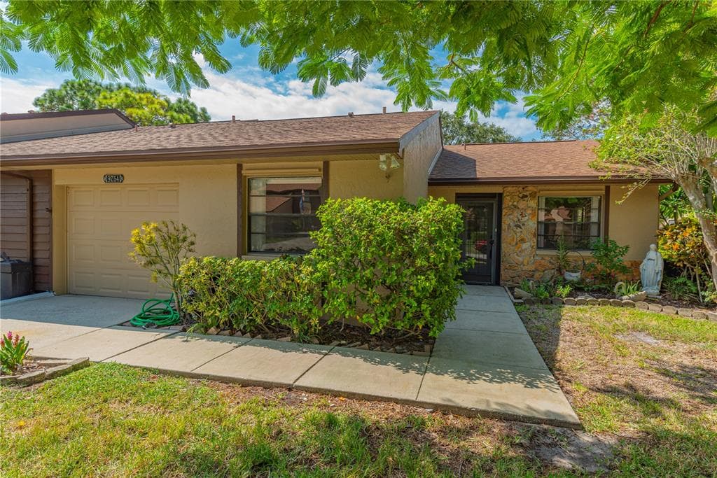 9754 LAKE SEMINOLE DRIVE E LARGO, FL 33773