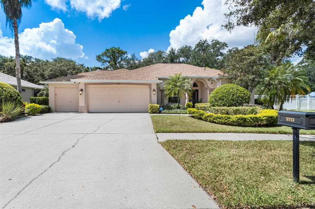 5713 TANAGERSIDE ROAD LITHIA, FL 33547