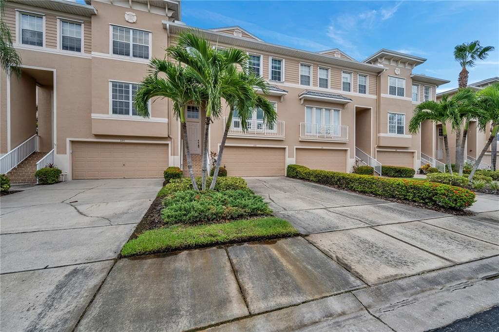 7193 ISLAMORADA CIRCLE SEMINOLE, FL 33777