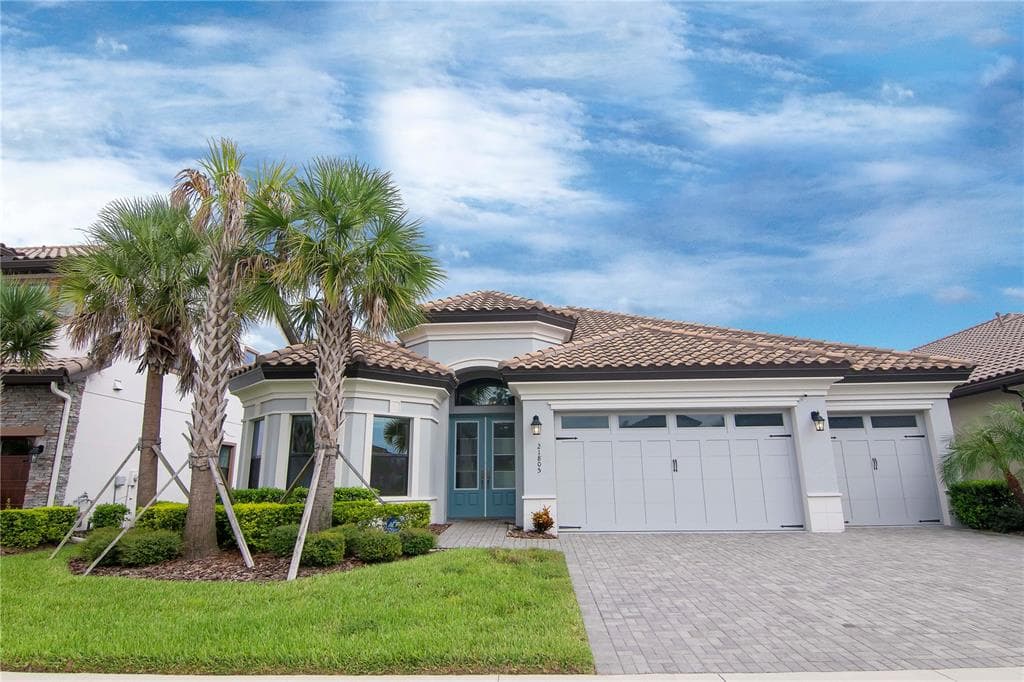 21805 PRISTINE LAKE BOULEVARD LAND O LAKES, FL 34637
