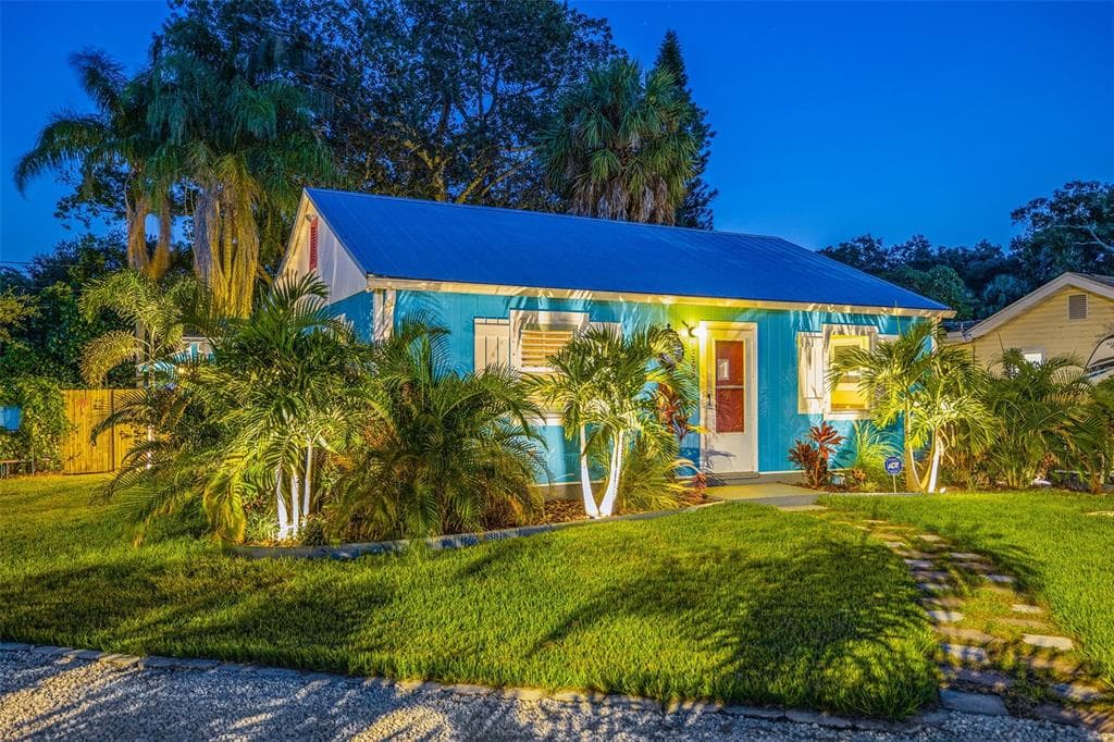 1999 N BETTY LANE CLEARWATER, FL 33755