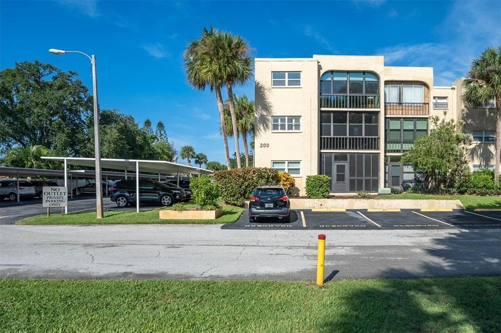 11485 OAKHURST ROAD UNIT 301 LARGO, FL 33774