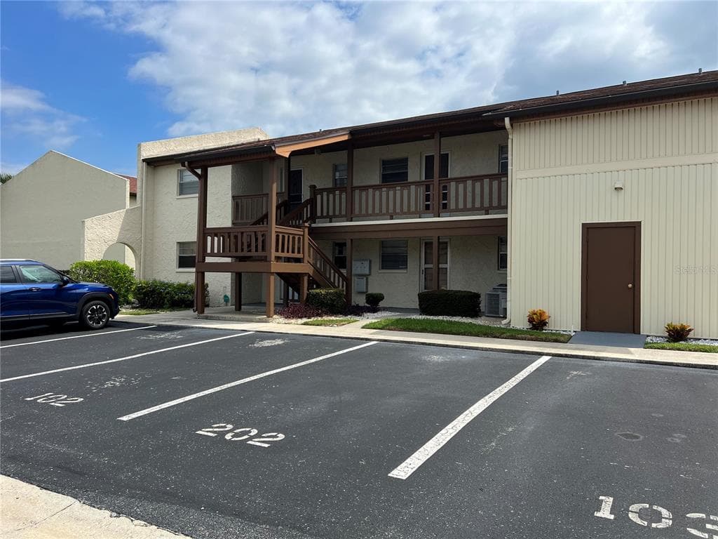 5154 TURQUOISE LANE UNIT 102 NEW PORT RICHEY, FL 34652
