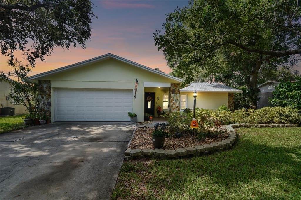 10436 SILHAVY DRIVE LARGO, FL 33774