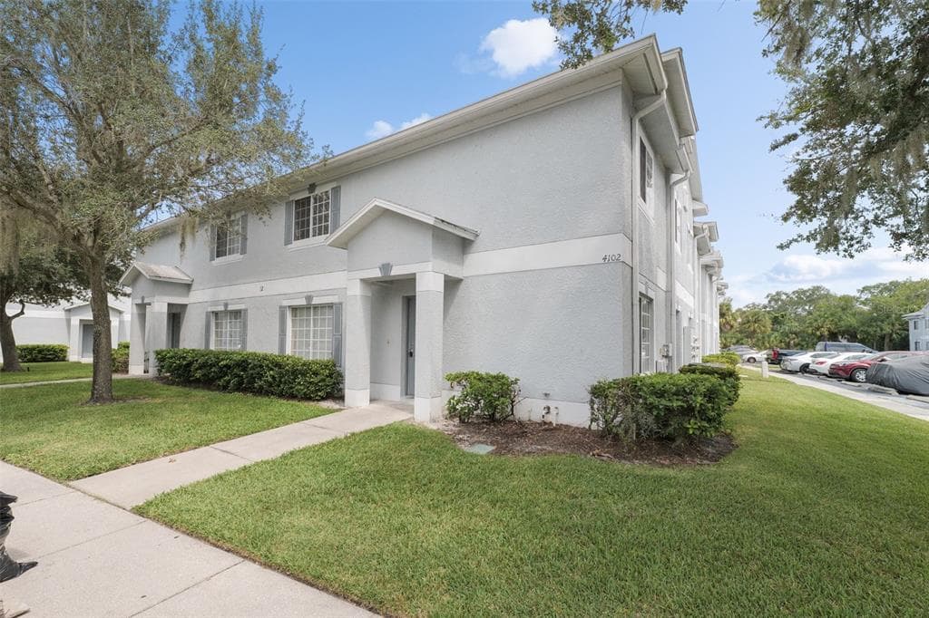 4102 GRADSTONE PLACE TAMPA, FL 33617