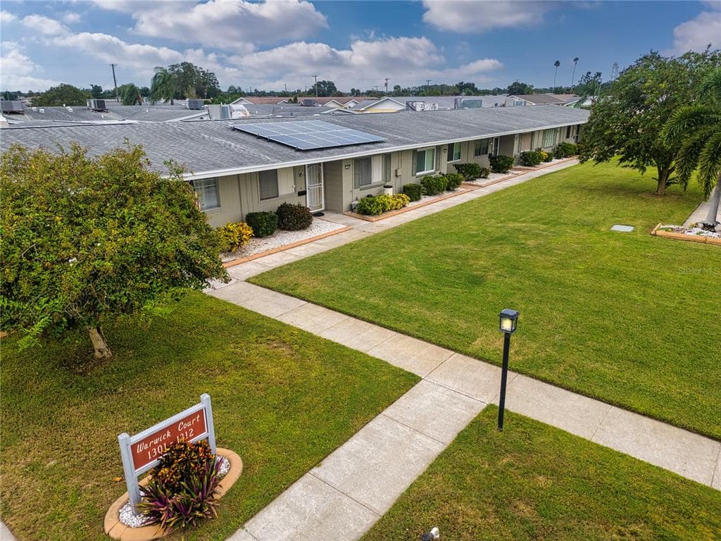 1305 WARWICK COURT SUN CITY CENTER, FL 33573