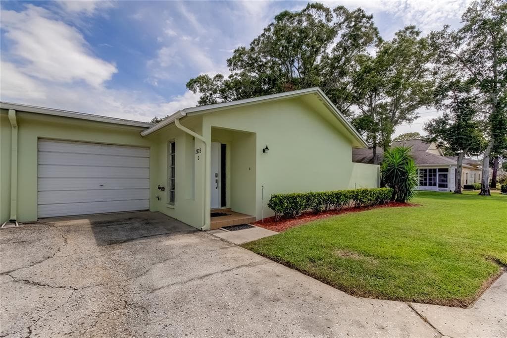 2828 SHERBROOKE LANE UNIT D PALM HARBOR, FL 34684