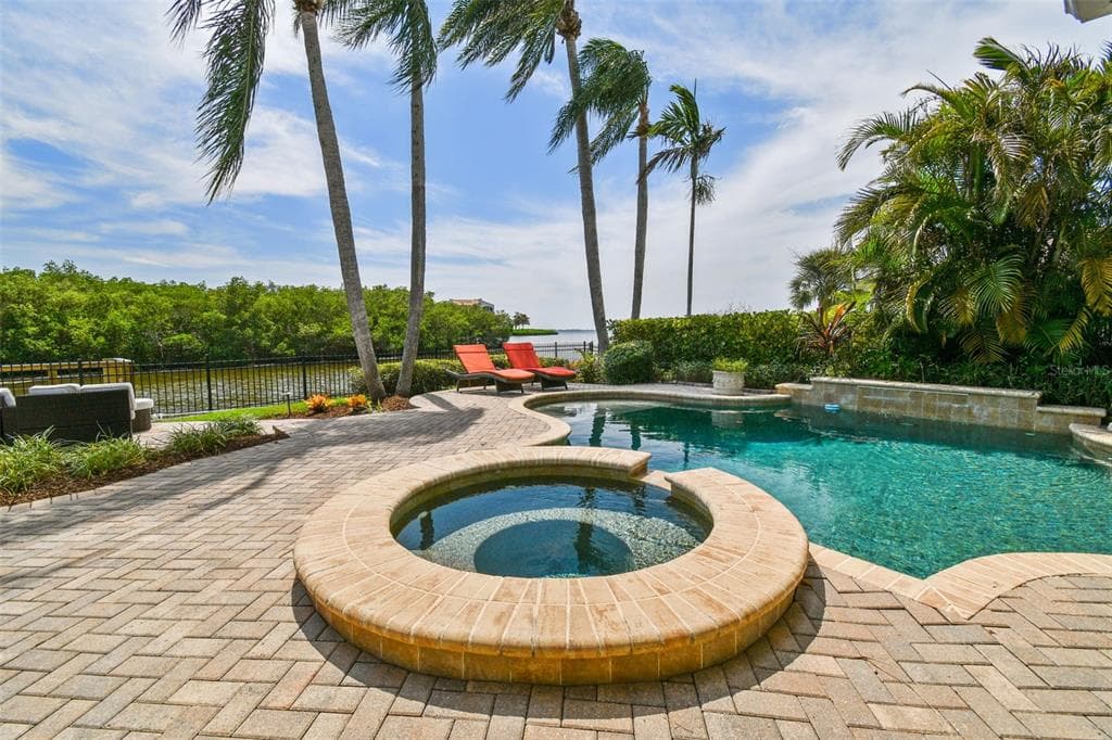 1122 S FLORIDA AVENUE TARPON SPRINGS, FL 34689
