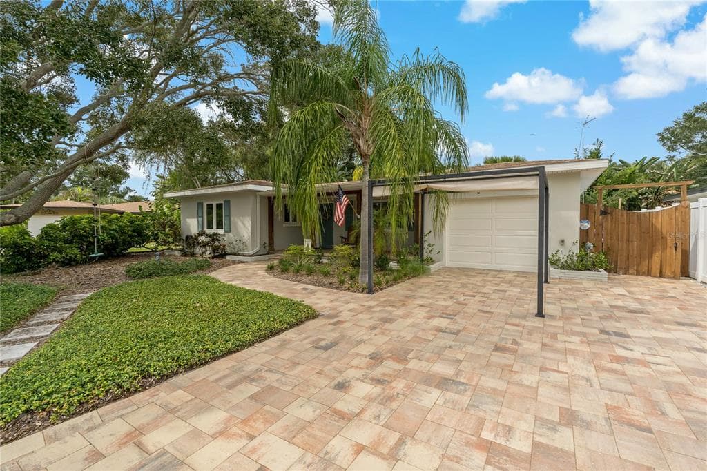 128 EDGEWATER TERRACE DUNEDIN, FL 34698