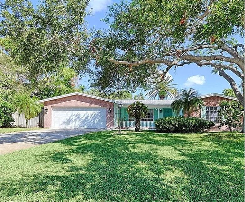 115 17TH STREET BELLEAIR BEACH, FL 33786