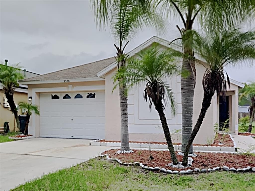 7526 OXFORD GARDEN CIRCLE APOLLO BEACH, FL 33572