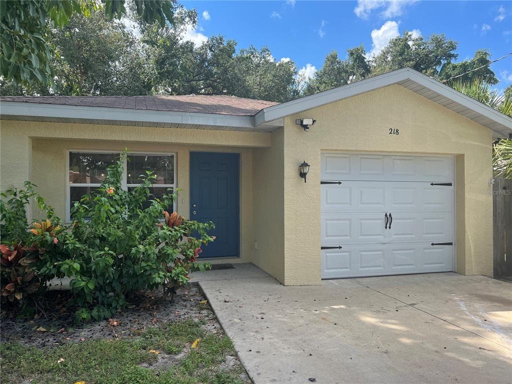 218 10TH AVENUE E BRADENTON, FL 34208