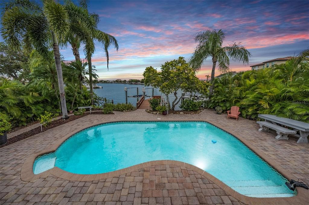 17315 ROSA LEE WAY NORTH REDINGTON BEACH, FL 33708