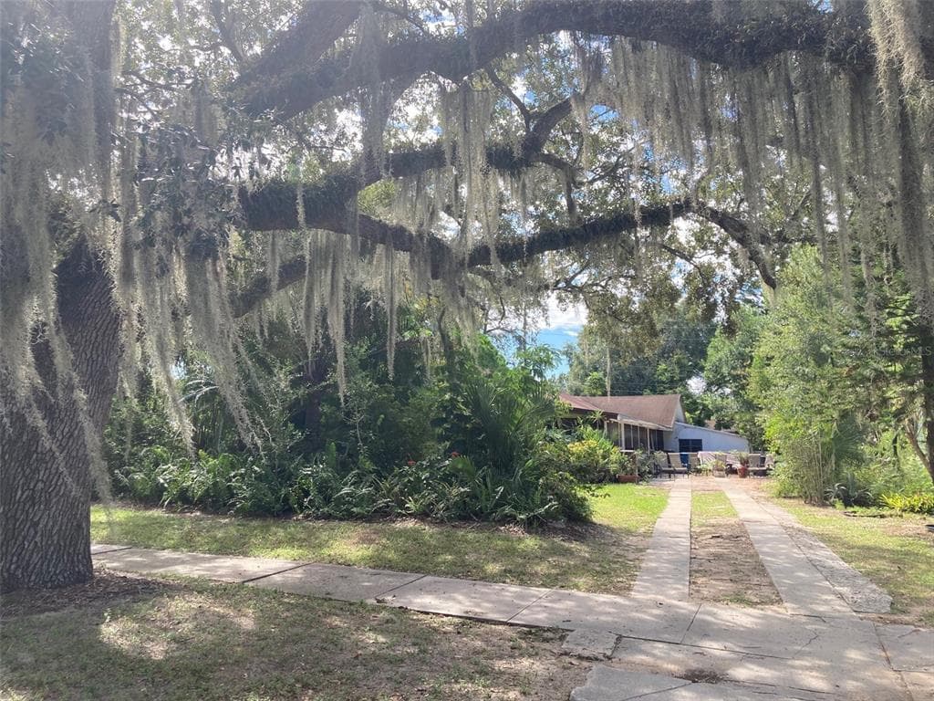 324 E POLK AVENUE LAKE WALES, FL 33853