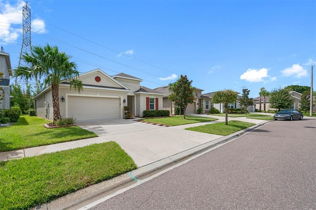 8246 WILLOW BEACH DRIVE RIVERVIEW, FL 33578
