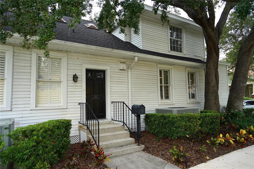 1203 W SWANN AVENUE TAMPA, FL 33606
