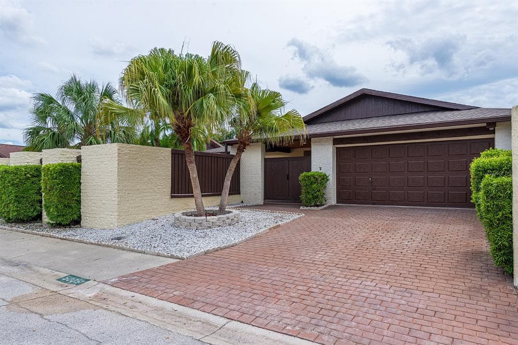 5005 PALOMA DRIVE TAMPA, FL 33624
