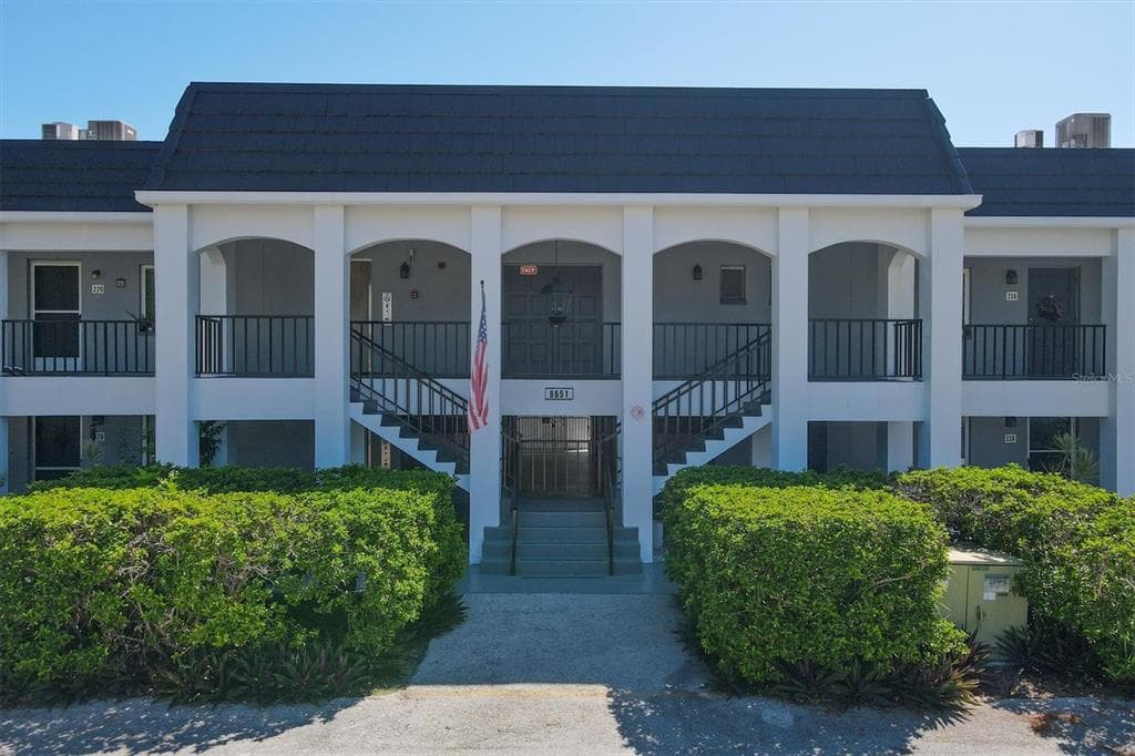 8651 10TH STREET N UNIT 204 ST PETERSBURG, FL 33702