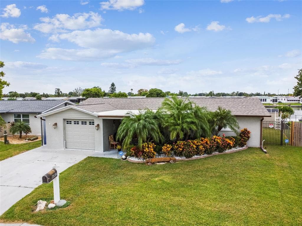 2128 SOCIETY DRIVE HOLIDAY, FL 34691