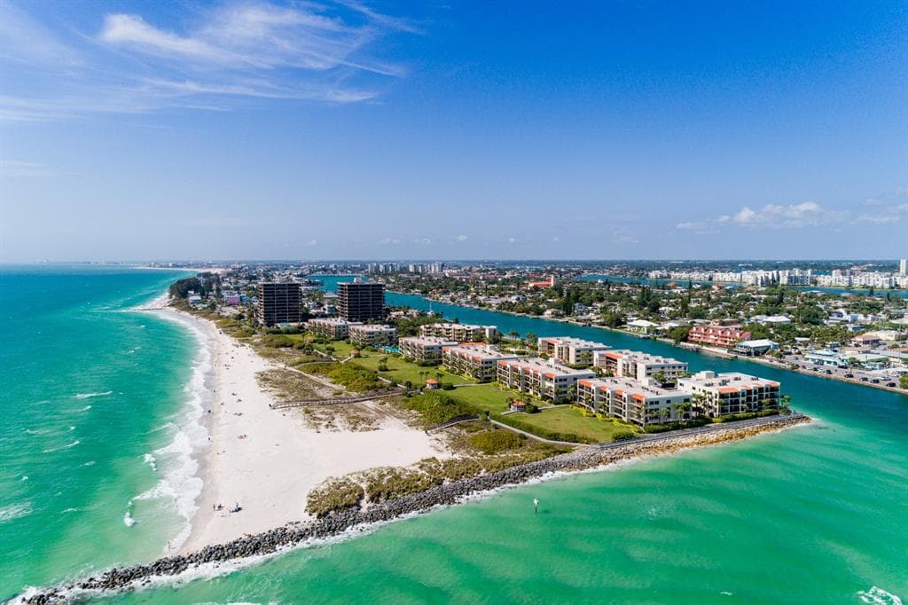 7537 BAYSHORE DRIVE UNIT 406 TREASURE ISLAND, FL 33706