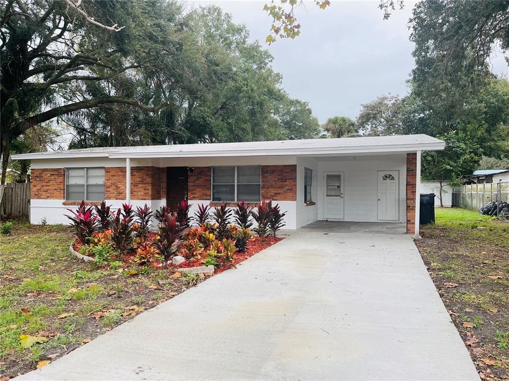 8709 N PACKWOOD AVENUE TAMPA, FL 33604