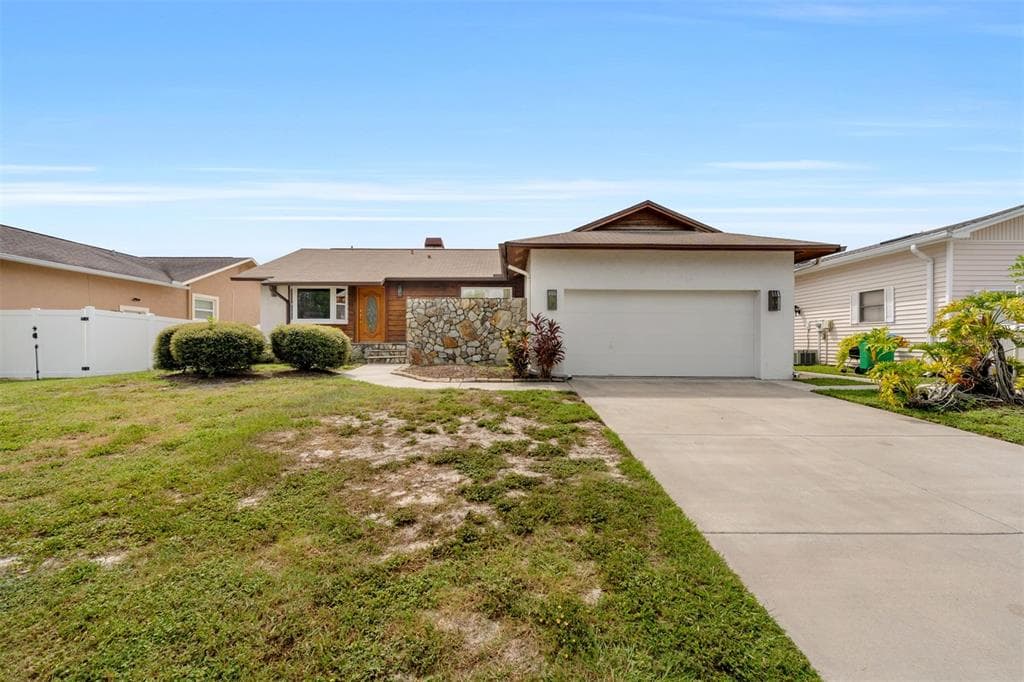 427 MANOR BOULEVARD PALM HARBOR, FL 34683