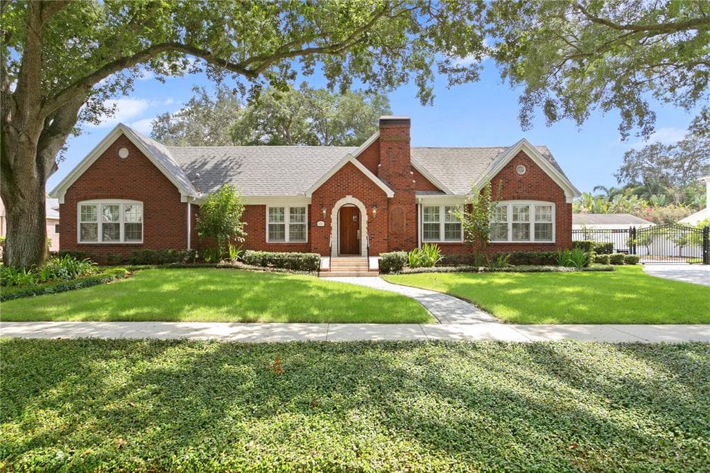 2820 W FOUNTAIN BOULEVARD TAMPA, FL 33609