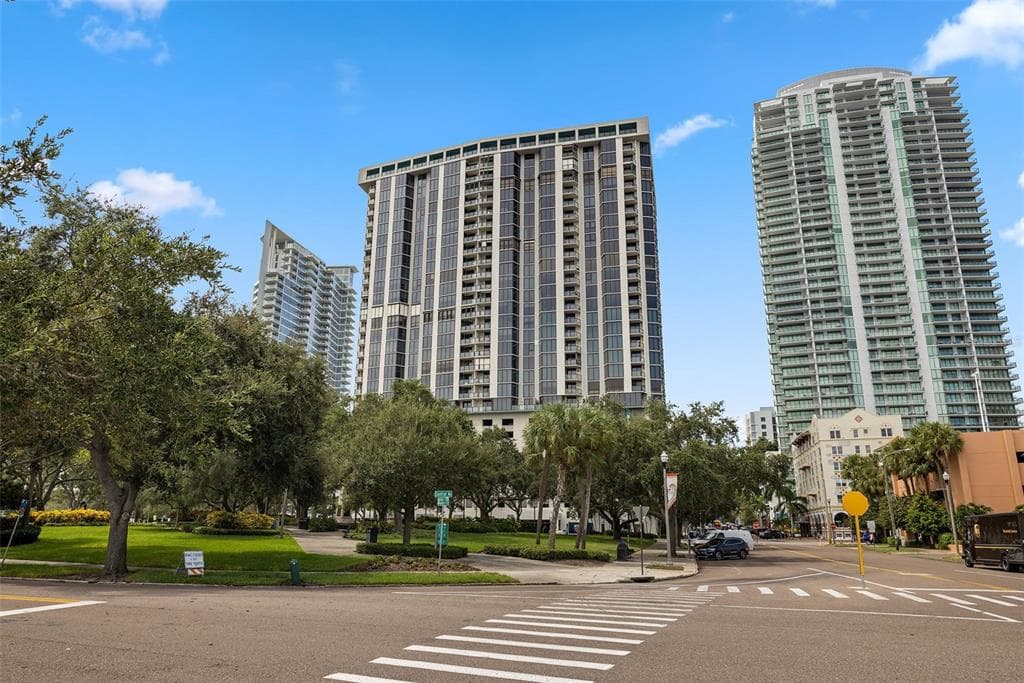 1 BEACH DRIVE SE UNIT 1905 ST PETERSBURG, FL 33701