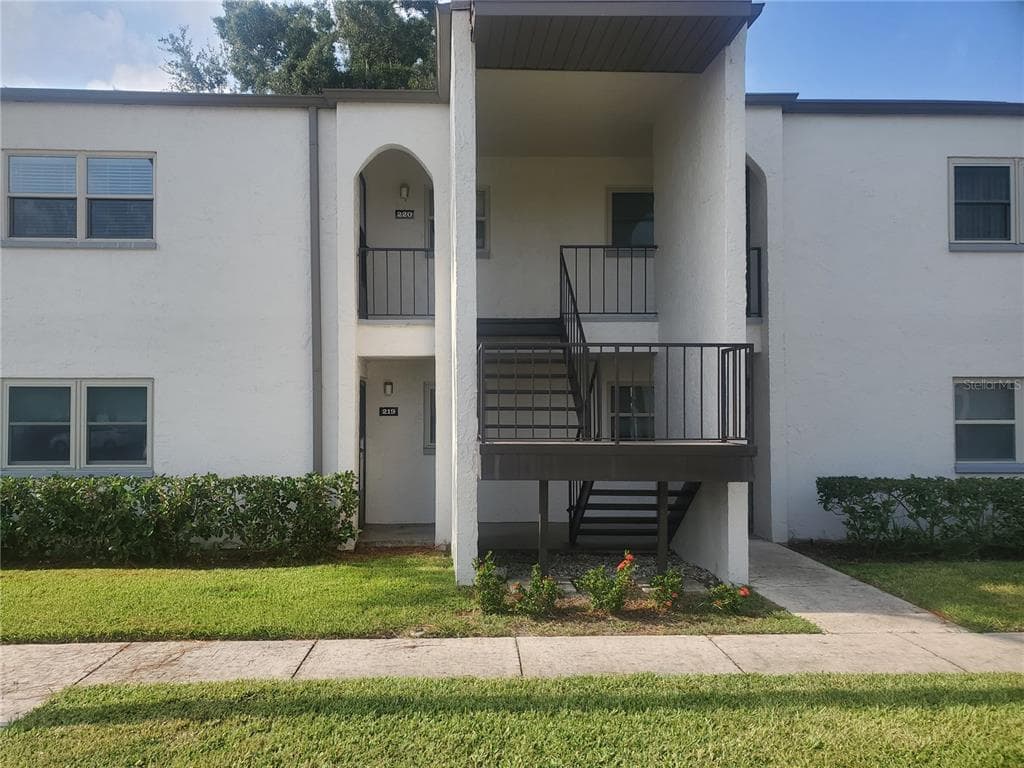 7701 STARKEY ROAD UNIT 219 SEMINOLE, FL 33777