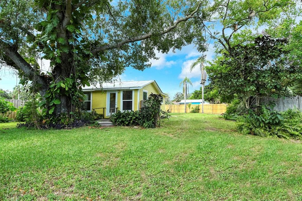 473 GLENWOOD AVENUE OSPREY, FL 34229