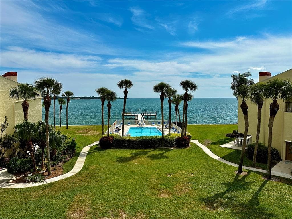 7510 SUNSHINE SKYWAY LANE S UNIT 207 ST PETERSBURG, FL 33711