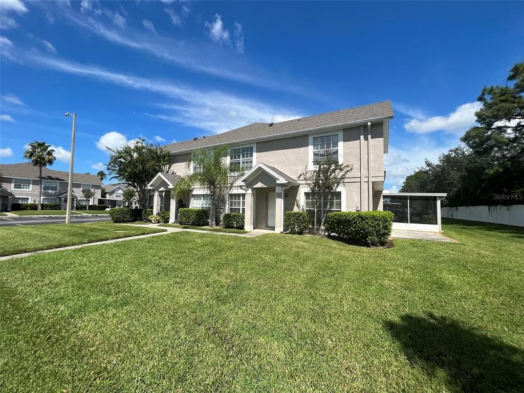 579 KENSINGTON LAKE CIRCLE BRANDON, FL 33511