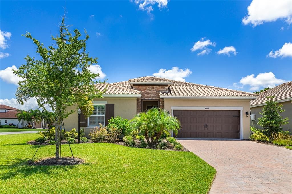 4919 TOBERMORY WAY BRADENTON, FL 34211